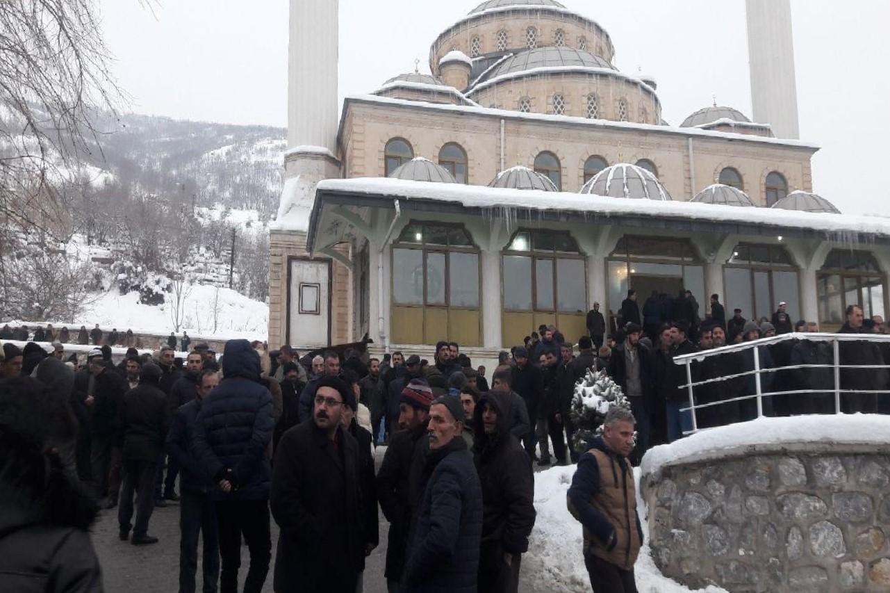 Bitlis Norşin Erentepe Mahallesi Camii önü